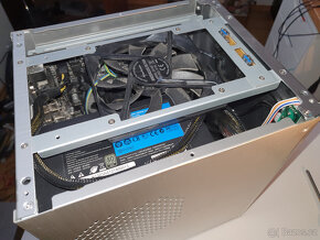 celohliníková PC skříň Sharkoon CA-M mATX krychle - 6