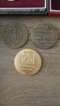 Prodám pamětní medaile 8ks - 6