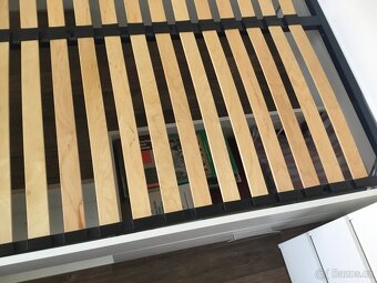 Postel (200x140) a komoda (70x40) - 6