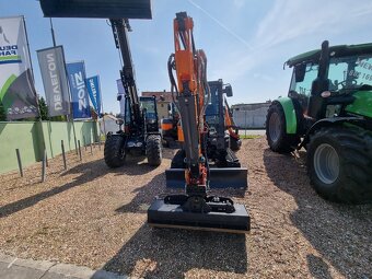 Minirypadlo Develon DX35-7 - 6