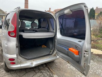 Toyota Yaris Verso 1.3 - 6