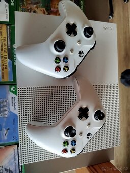 Xbox One S 1TB + 9 her + 2 ovladače - 6