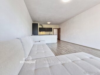 Pronájem prostorného a slunného bytu 2+kk o velikosti 80 m2 - 6