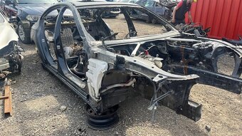 BMW 7 F01 750i polky, štvrťky, odpilky - 6