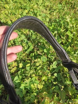 Černá lakovaná uzdečka s 5ti řadou kamínkovou čelenkou - 6