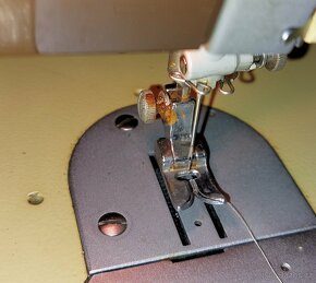 Šicí stroj Veritas se stolkem - 6