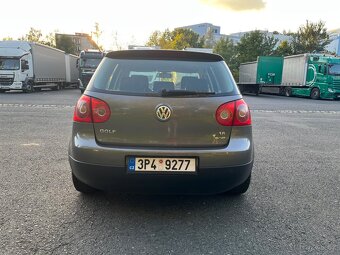 VW Golf 5 1.6 - 6