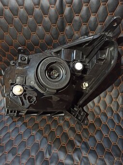 Pravé přední světlo OEM Toyota RAV4 II - 6