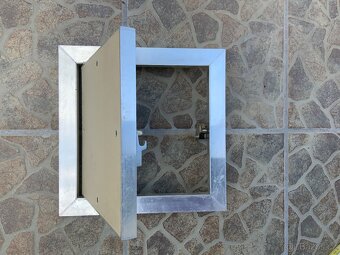 Nová Revizní dvířka 20x20cm pod obklad, systém klik - 6