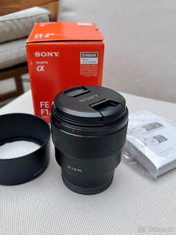 Sony FE 85mm f/1.8 - 6