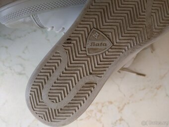 Dámské kožené bílé kotníkové boty Baťa 38 - 6