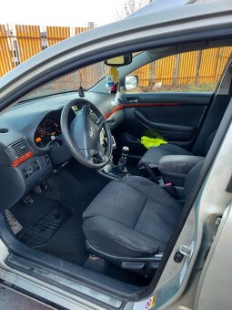 Toyota Avensis combi 2.2 110kw - 6