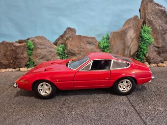 Prodám model 1:18 Ferrari 365GTB/4 - 6