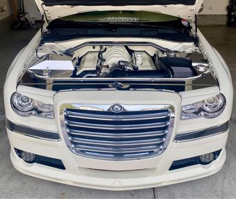 KOUPÍM grill na Chrysler 300C - 6