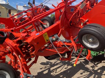 Prodám obraceč píce Kuhn 8 rotorů - 6