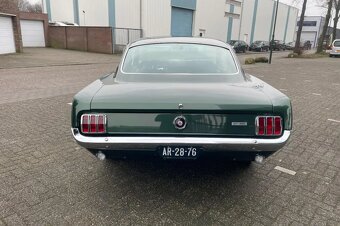 Ford Mustang Fastback - 6