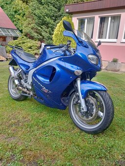 Triumph Sprint ST 955i - 6
