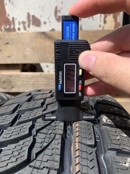 4ks 215/55/17 Nokian/2016/98V/nove zimní 8.2m - 6