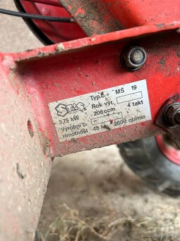 Malotraktor s brzděným vozíkem - 6