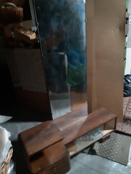 Prodám: psycha - toaletka , zrcadlová stěna - 6