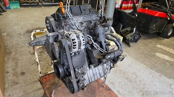 VW T5  1,9 TDi BRS - díly z motoru - 6