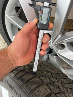 Hliníková kola Skoda Yeti se zimními pneu 225/50 r17 - 6