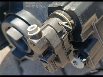 SUZUKI SX4 2006-2013 pravé a levé přední světlo. - 6