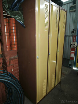 šatní skříň plechová třídílná - 6