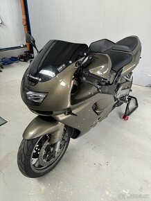 Kawasaki ZX9 - 6