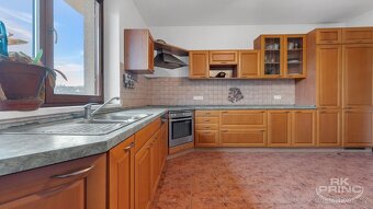 Velký rodinný dům 6 + 2, na pozemku 1.067 m2, Tuchoměřice, P - 6
