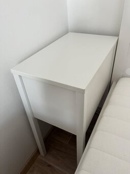 Postel Ikea Hemnes 160x200+2 noční stolky Ikea Nordli - 6