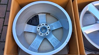 Zánovní alu. disky originál Audi 7.5j x 19. h2. et 29. - 6