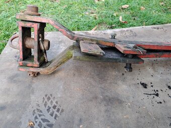 Unhz500 spodní závěs. - 6