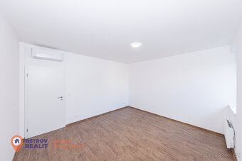 Pronájem moderního bytu 2+kk s lodžií – 84 m², Langrova, Šum - 6