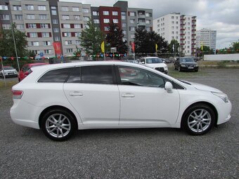 Toyota Avensis 1.6i 97kW kombi,2.majitel, serviska, nová STK - 6