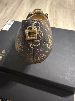 Guess 38 - 6