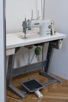 Šicí stroj SIRUBA + profi stůl - 6