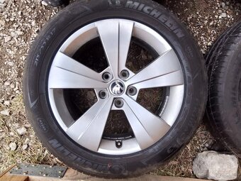 Originál ALU R17 Superb,Passat 6,5x17 E41 Triton+letní pneu - 6
