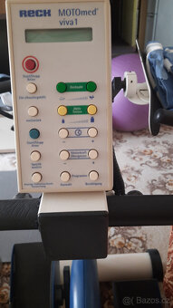 Motomed Reck Viva 1 s tyčí na zapření invalidního vozíku. - 6