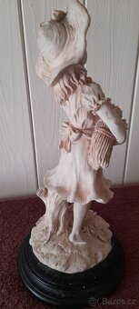 ALABASTROVÁ FIGURKA ITALSKÝ UMĚLEC "PEYRANO MORIS" - DÍVKA - 6