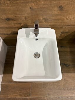 KERASAN set - závěsné wc, záv. bidet, bidet. + umyv. baterie - 6