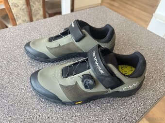 Silnični a boty na kolo - 6