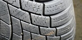 Prodám 2x zimní pneu 215/70R16 100T - 6
