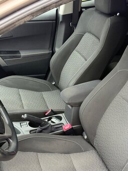 Toyota Auris 1.8 hybrid 2014r - 6