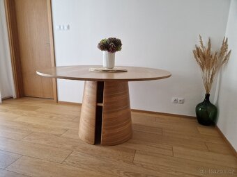 Jídelní kulatý stůl Teulat 137cm - 6