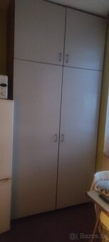 skříně, postele, stěny - 6