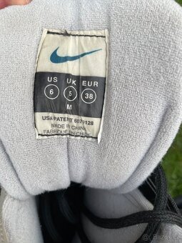 Brusle NIKE - 6