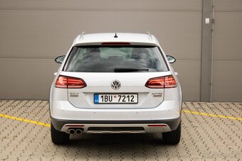 Volkswagen Golf - 6