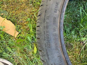 225/40R18 - 6