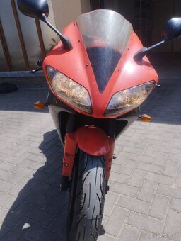 Yamaha R1 - 6